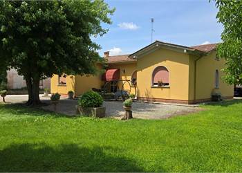 Villa for Sale in Goito