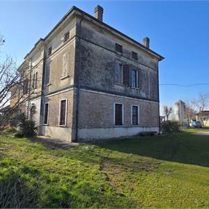 Rustico / Landhaus zu Verkauf in Goito