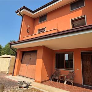 Zweifamilien Villa / Haus zu Verkauf in Goito