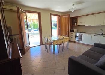 Rivalta sul Mincio – Appartamento trilocale al piano terra con giardino privato e garage doppio