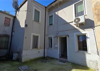 Casetta indipendente su due livelli a Marmirolo